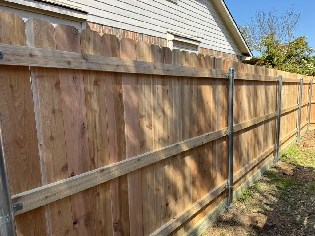 Board-on-board Western Red Cedar privacy fence built by Kodiak Fence Company