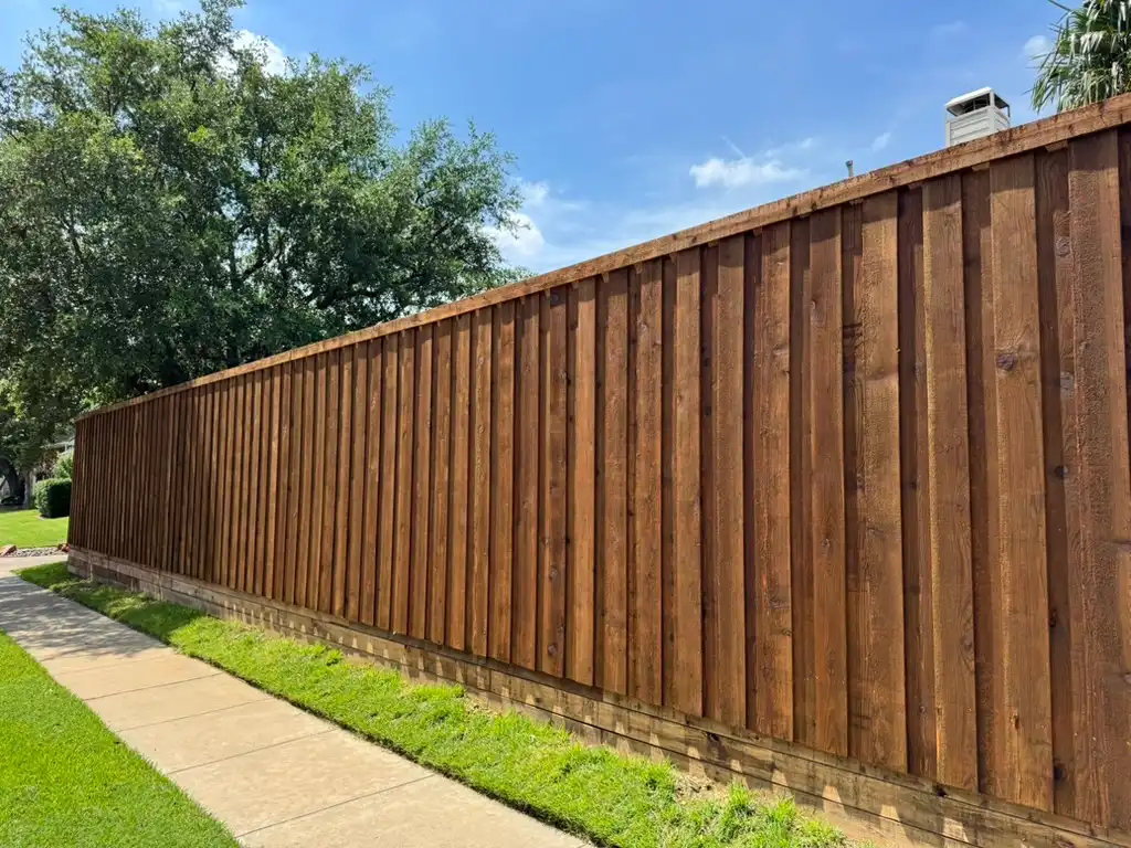 Board-on-board Western Red Cedar fence
