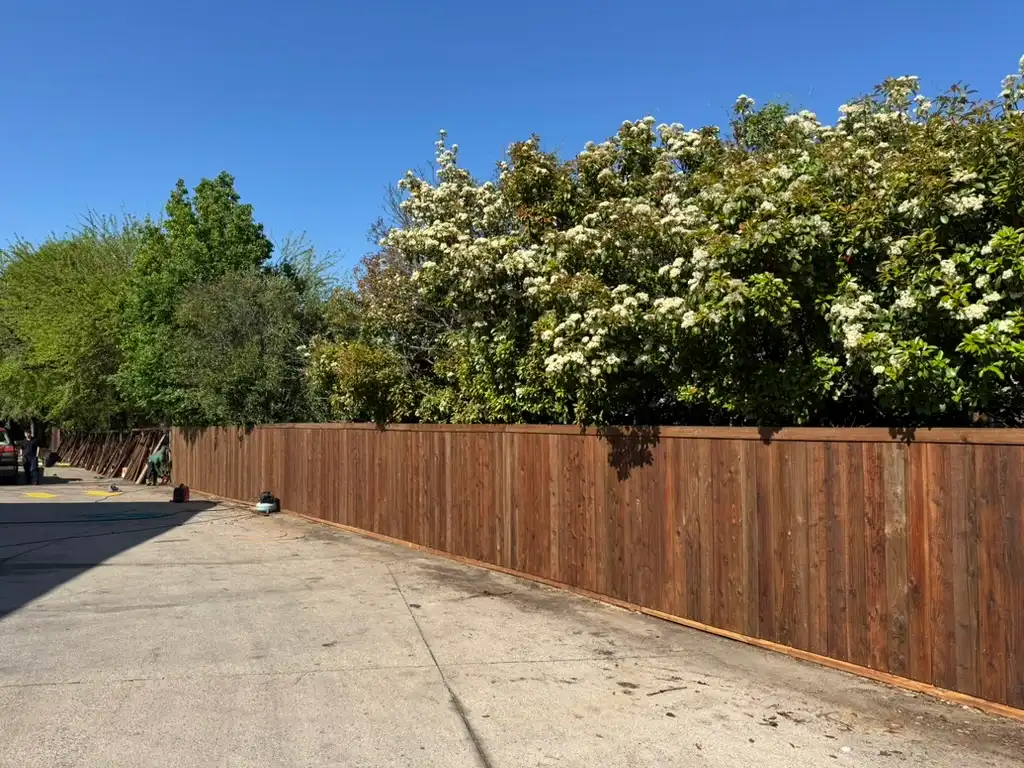 Board-on-board cedar fence with top cap and trim built by Kodiak Fence Company