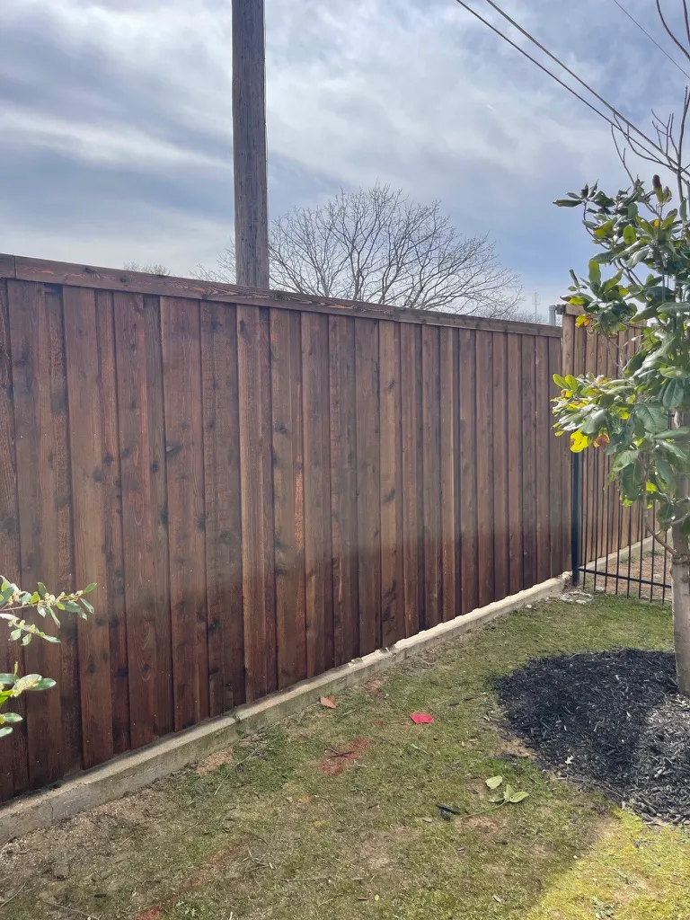 Board-on-board cedar fence with boxed posts built by Kodiak Fence Company