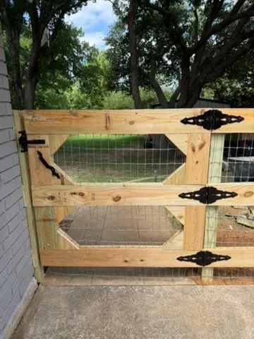 Wire-backed wooden ranch style walk gate with black hardware